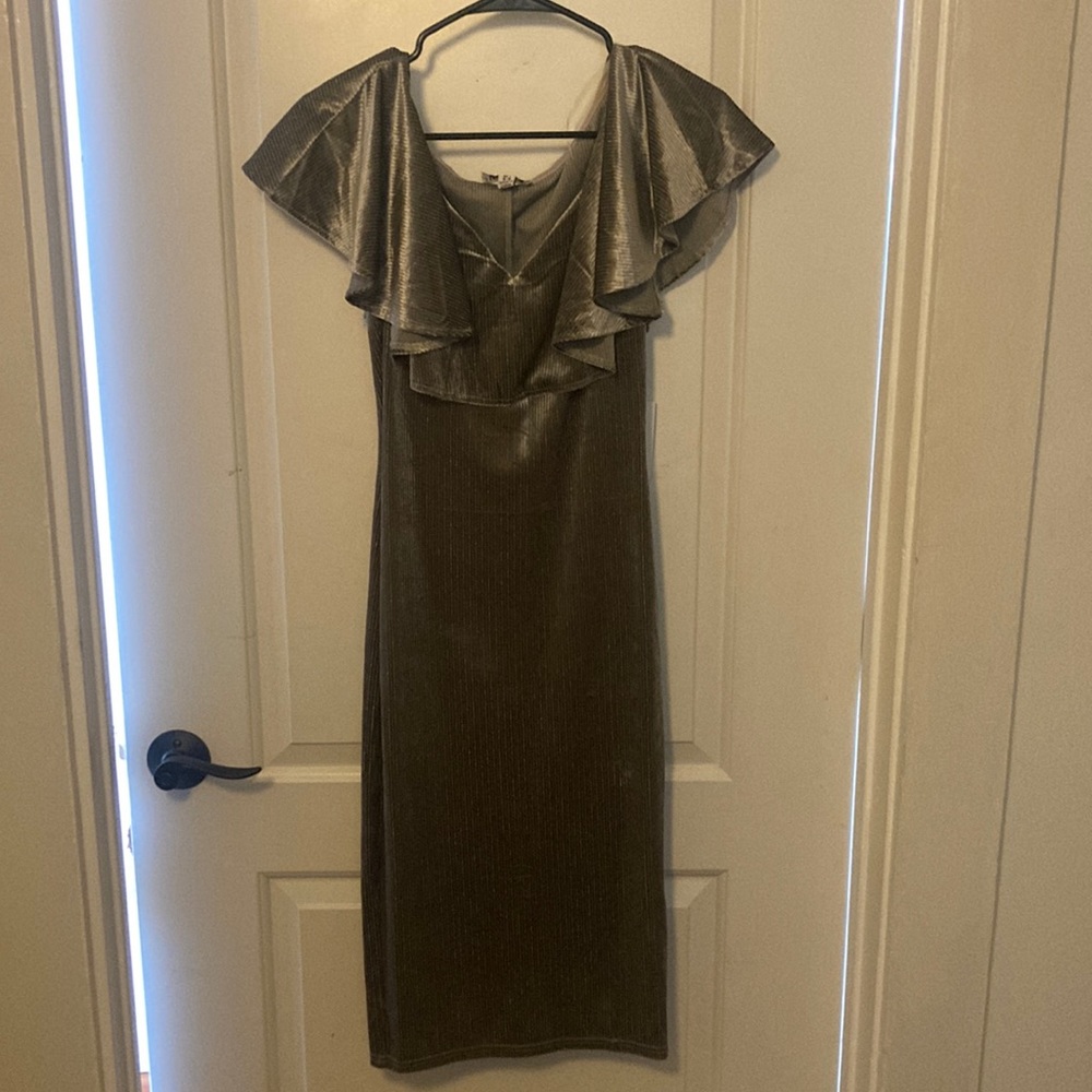 Vintage wiggle dress 🤍